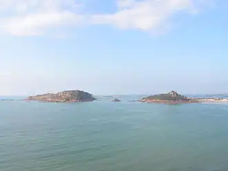 L'île Milliau, l'île Molène et le Castel.