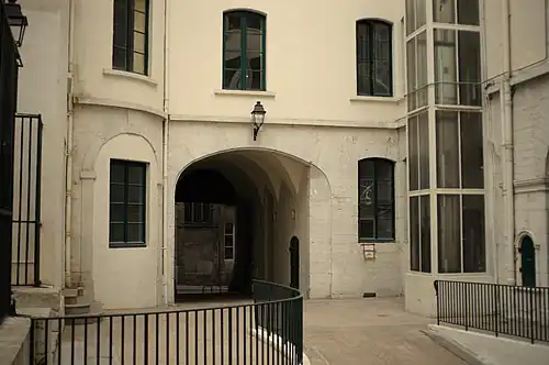 Vue de l'immeuble au 19.