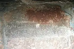 Inscriptions dans les grottes.