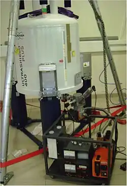 2e&nbsp;jour : mise sous vide des vases Dewar (azote et hélium).