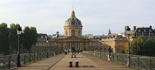 L'Institut de France vu du pont des Arts.