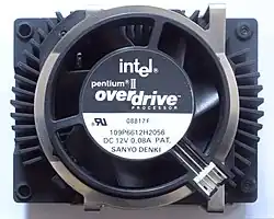 Pentium II OverDrive à 333&nbsp;MHz avec son refroidisseur d'origine.