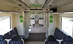 Intérieur d'une UT 213, habille depuis la voiture M2, avec les larges couloirs d'intercommunication