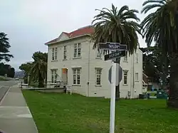 Premier siège d'Internet Archive au Presidio, une ancienne base militaire américaine à San Francisco, de 1996 à 2009