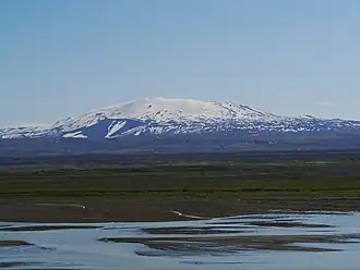 Vue de l'Hekla depuis le hameau de Fossá au bord du Þjórsá.