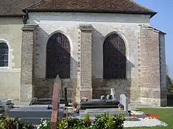 Église et cimetière d'Isle-Aumont.