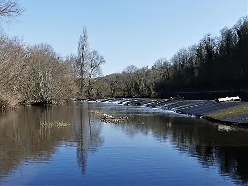 Barrage sur l'Isle à Montanceix.