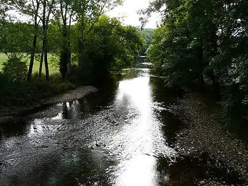 L'Isle en limite de Mayac et Savignac-les-Églises, au pont de la RD 4.