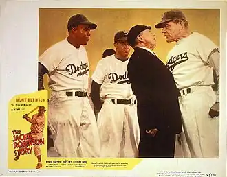 Carte publicitaire du film The Jackie Robinson Story montrant un arbitre face à Jackie