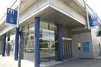 Édicule de la station, avant la construction de l'immeuble.