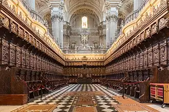 Les stalles du chœur.