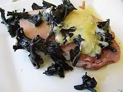 Jambon comtois, trompette de la mort, et comté.