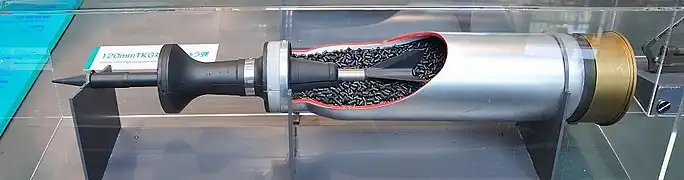 L'obus-flèche japonais JM33 de 120&nbsp;mm est une version produite sous licence de l'obus-flèche allemand DM33 du même calibre.