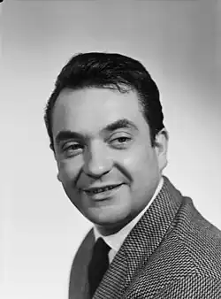 Jean Carmet(porte drapeau)