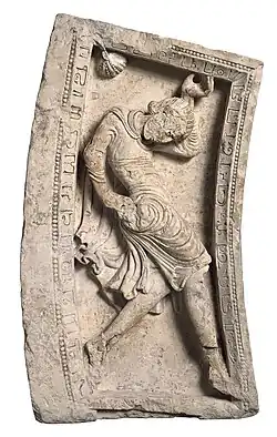 Jongleur. Bourges, calcaire H. 60 cm. 3e&nbsp;quart du XIIe&nbsp;siècle