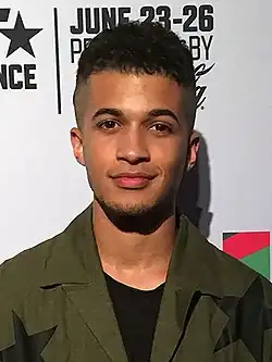 Jordan Fisher, modélisé, interprète Matt.
