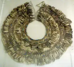 Grand collier floral utilisé lors de la cérémonie funéraire du roi, retrouvé dans la cache KV54 - Metropolitan Museum of Art - New York