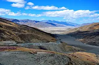 RN G318 : Xiamude (après Tingri), et avant le col de Lalung (5&nbsp;050&nbsp;m).
