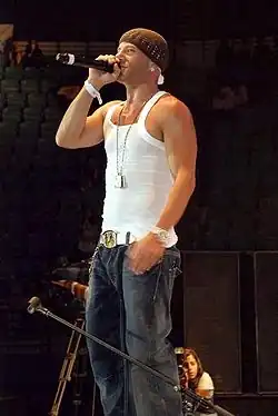 Description de l'image Karl singing.jpg.