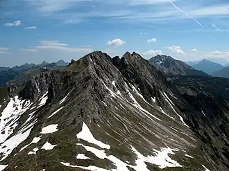 Vue du Kastenkopf et de la Kälbelespitze depuis le Lahnerkopf.