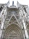 Portail de la Calende de la cathédrale de Rouen : gables sur plusieurs niveaux.