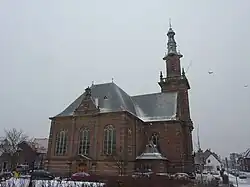 Vue d'ensemble de la nef et de la tour-clocher de la nouvelle église.