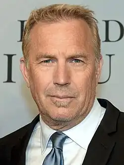 Kevin Costner interprète Larry Bloom.