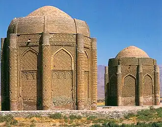 Architecture des tours et des tombes : deux mausolées de princes  seldjoukide à Qazvin.