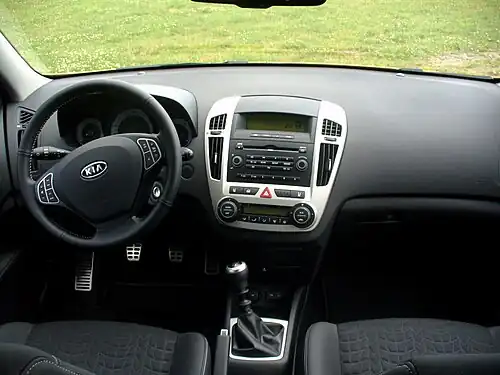 Kia pro cee'd 2.0 TX Granadagelb Interieur