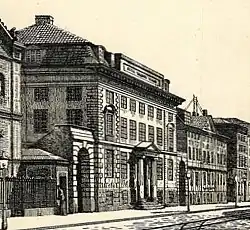 Photographie en noir et blanc d'une gravure représentant un bâtiment de quatre étages, le dernier étant mansardé