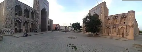 Ensemble Koch-médersa (ru) : Médersa Modarikhon et médersa Abdoula-khan (ru).