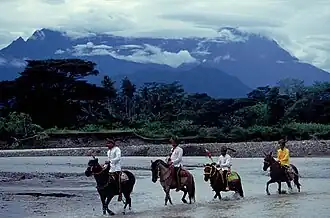 Groupe de cavaliers Bajau à Kota Belud