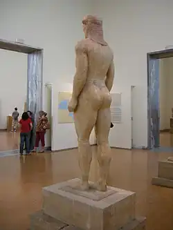 Le kouros de Kroisos, de dos.