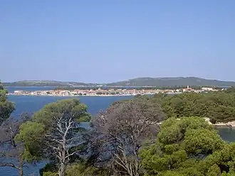Vue sur Krapanj à partir de Mosta