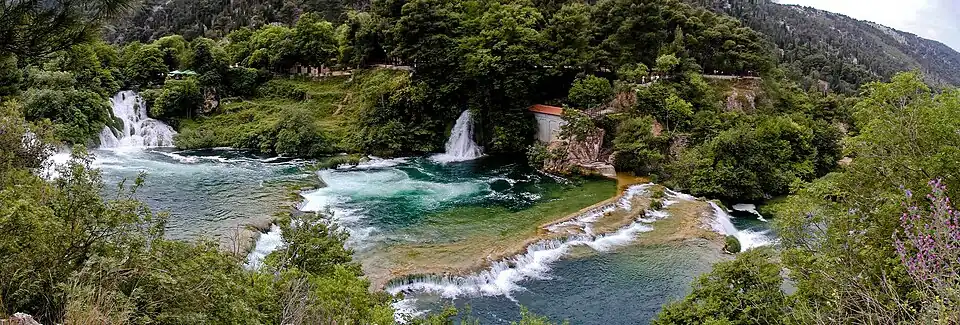 Gours étagés de la rivière Krka en Croatie.