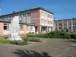 Lycée du village de Kuyar.