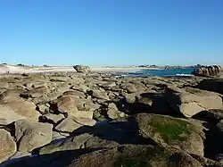 Léchiagat : rochers et plage de Léhan.