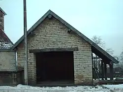 En 2011 l'abribus (l'ancien pèse lait) a remplacé le lavoir comme lieu de sociabilité.