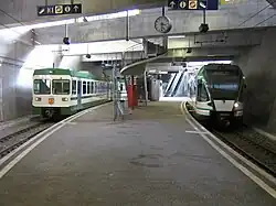 Be 4/8 33 à gauche et RBe 4/8 43 à droite; deux générations se côtoient à la gare de Lausanne-Flon.