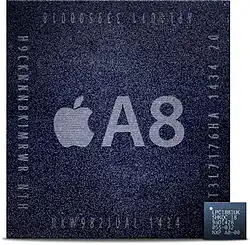 Deux processeurs noirs de tailles différentes, un très gros supportant le logo Appel et les caractères A8, un très petit supportant une inscription alphanumérique.