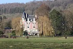 Le château de Benneral.