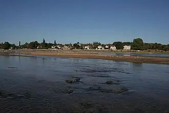 La Pointe, vue de la rive opposée de la Loire.
