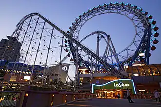 Tokyo Dome City Attractions et les montagnes russes Thunder dolphin