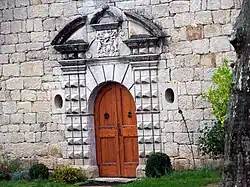 Portail du château de la Saumès.