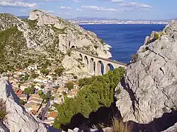 La calanque de la Vesse et ses habitations.