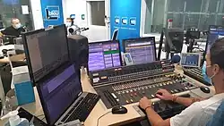 La console et le studio de diffusion de France Bleu Vaucluse (septembre 2021)