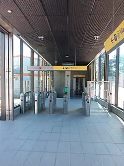 Portillons d'accès.