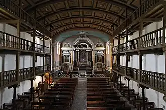 L'église et ses galeries.