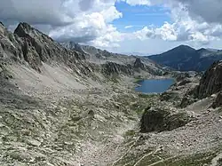 Vue sur le lac Nègre, côté français.
