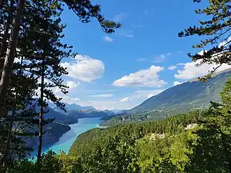 Vue du lac depuis la forêt domaniale d'Ébron